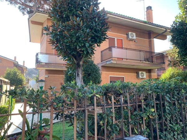 casa indipendente in vendita a Fiumicino in zona Fregene