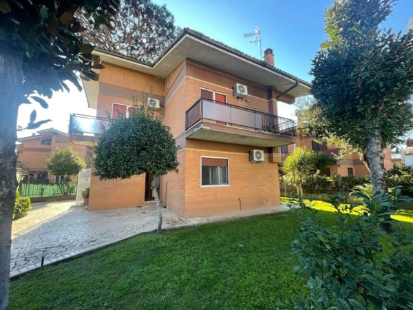 casa indipendente in vendita a Fiumicino in zona Fregene