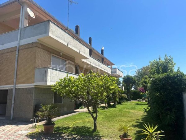 casa indipendente in vendita a Fiumicino in zona Isola Sacra