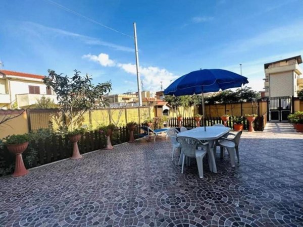 appartamento in vendita a Fiumicino in zona Isola Sacra