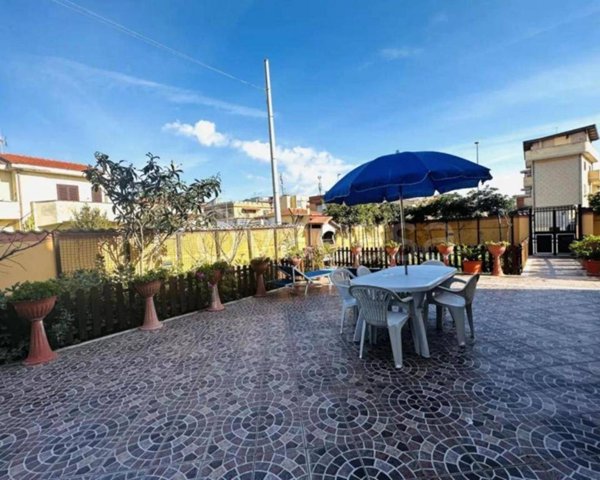 appartamento in vendita a Fiumicino in zona Isola Sacra