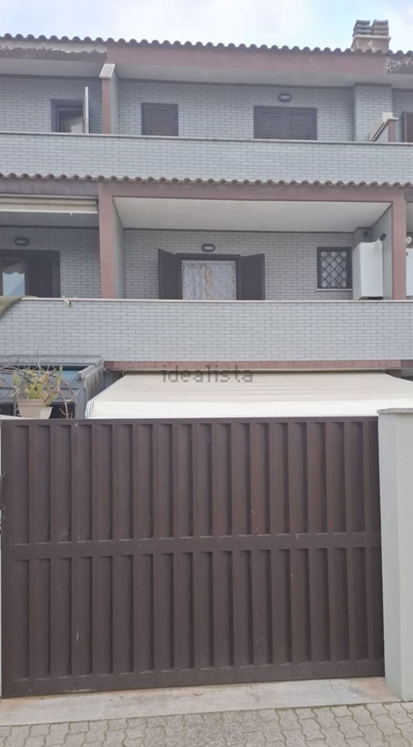 casa indipendente in vendita a Fiumicino