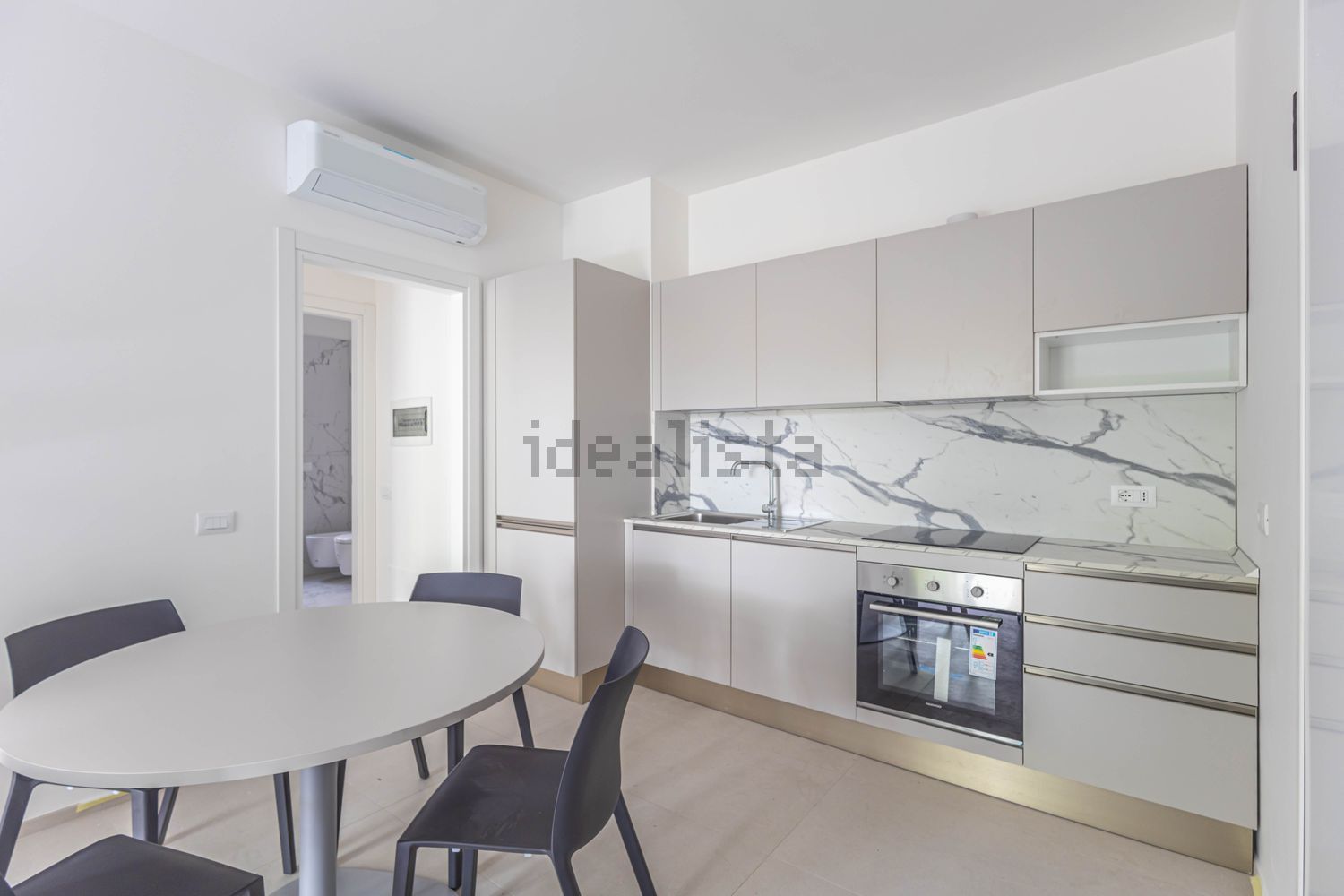 appartamento in vendita a Fiumicino in zona Isola Sacra