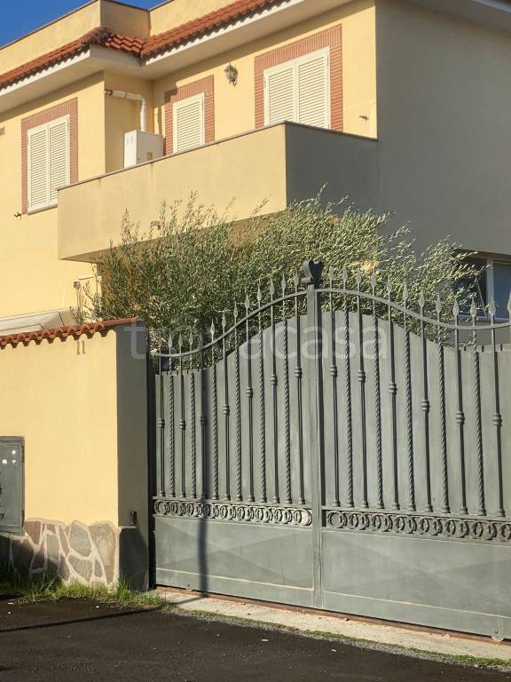 appartamento in vendita a Fiumicino in zona Isola Sacra