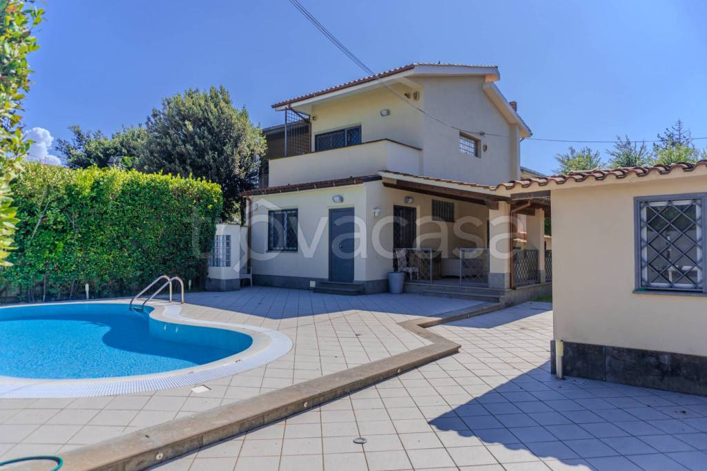 casa indipendente in vendita a Fiumicino in zona Fregene