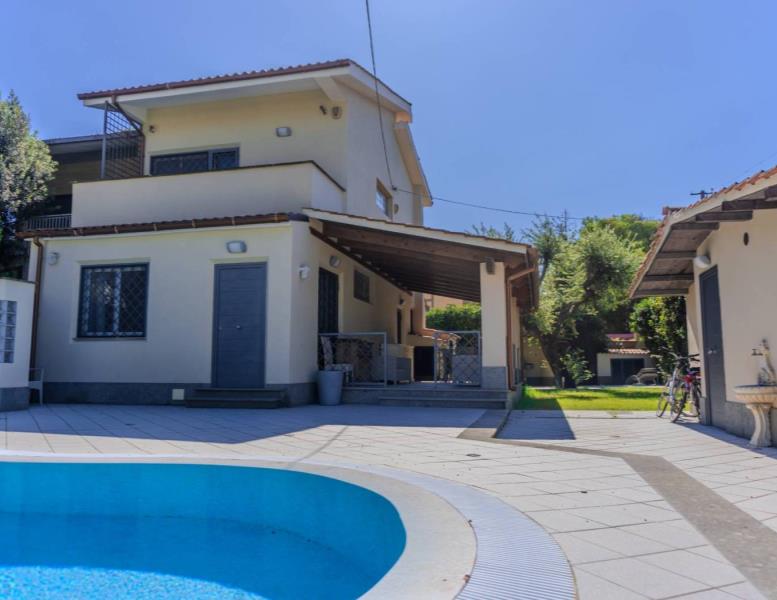 casa indipendente in vendita a Fiumicino in zona Fregene