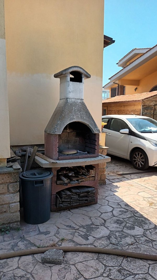 pentavano in vendita a Fiumicino