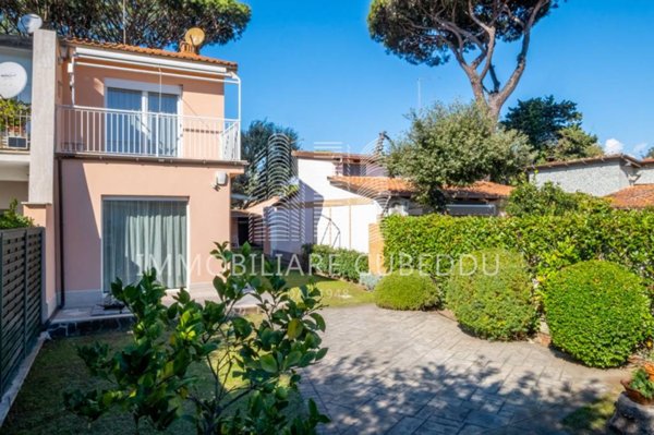 casa indipendente in vendita a Fiumicino in zona Fregene