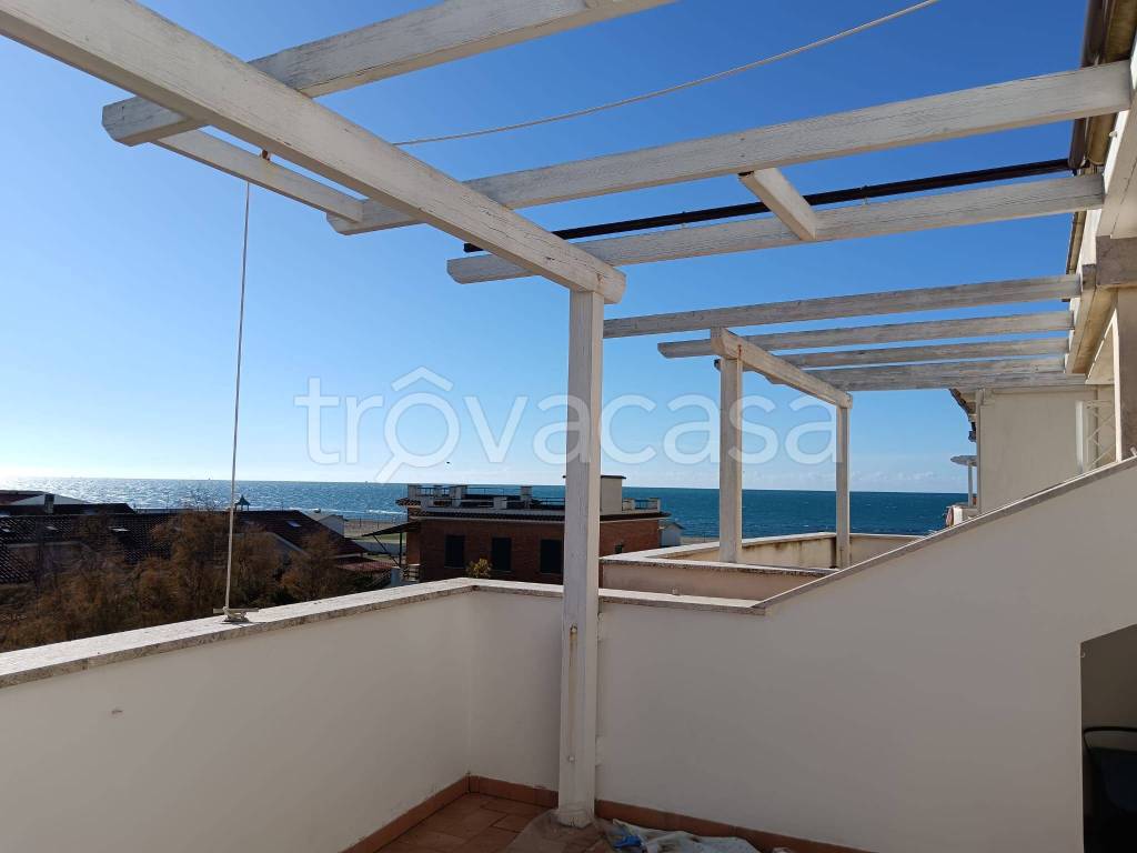 appartamento in vendita a Fiumicino in zona Focene