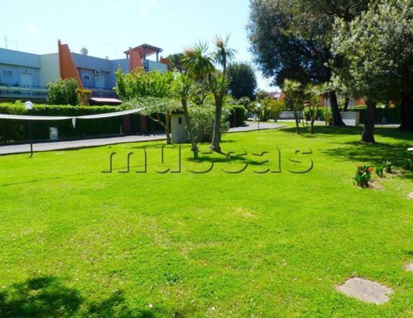 villa in vendita a Fiumicino in zona Fregene