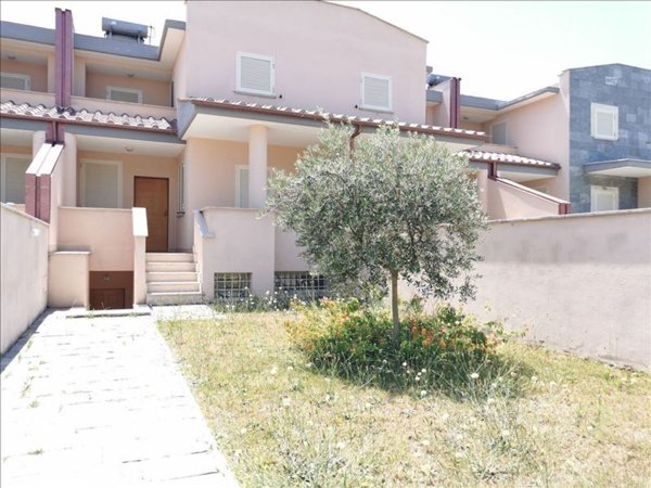 casa indipendente in vendita a Fiumicino in zona Focene