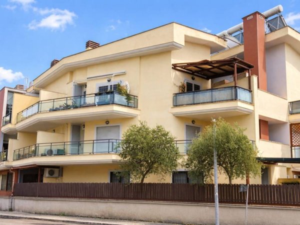 appartamento in vendita a Fiumicino in zona Fregene