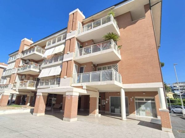 appartamento in vendita a Fiumicino in zona Isola Sacra