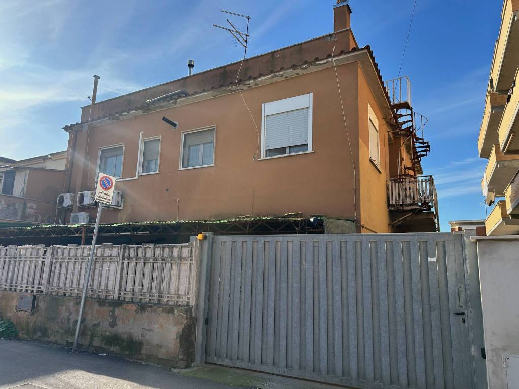 appartamento in vendita a Fiumicino in zona Passo Oscuro