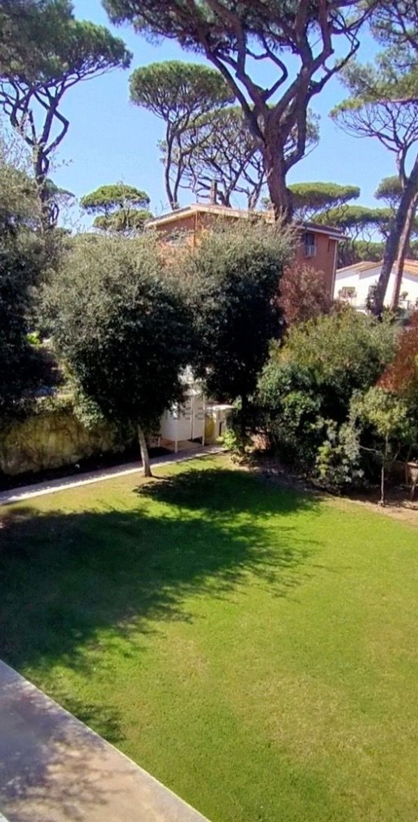 casa indipendente in vendita a Fiumicino in zona Fregene