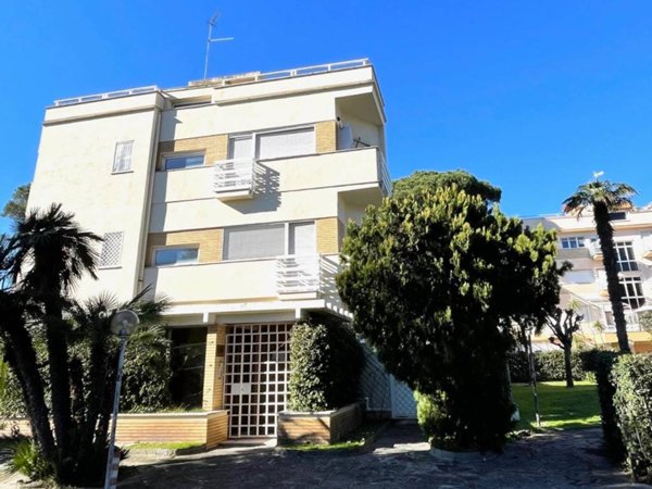 appartamento in vendita a Fiumicino in zona Fregene