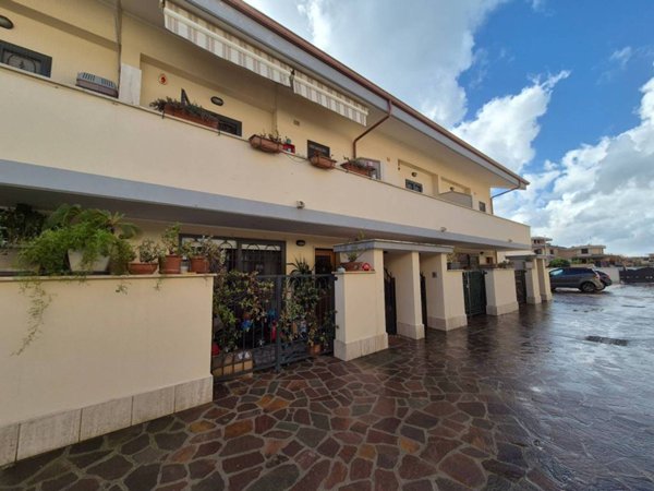 casa indipendente in vendita a Fiumicino in zona Isola Sacra