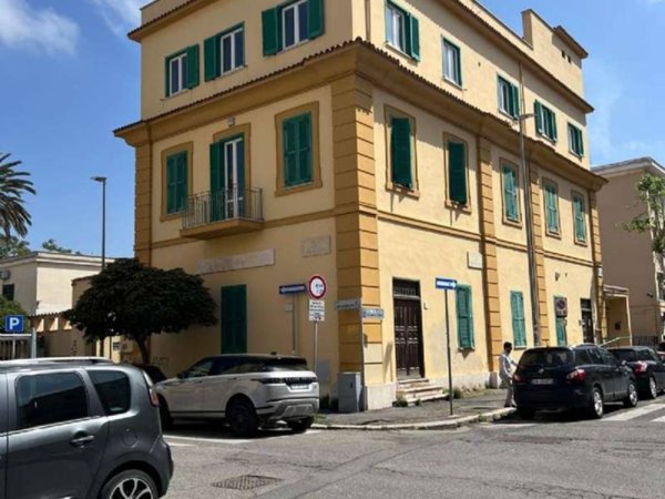 ufficio in vendita a Fiumicino in zona Isola Sacra