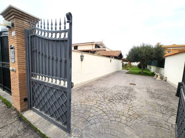casa indipendente in vendita a Fiumicino in zona Focene