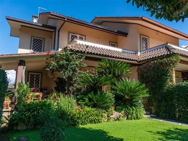 casa indipendente in vendita a Fiumicino in zona Fregene