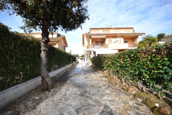 casa indipendente in vendita a Fiumicino in zona Fregene