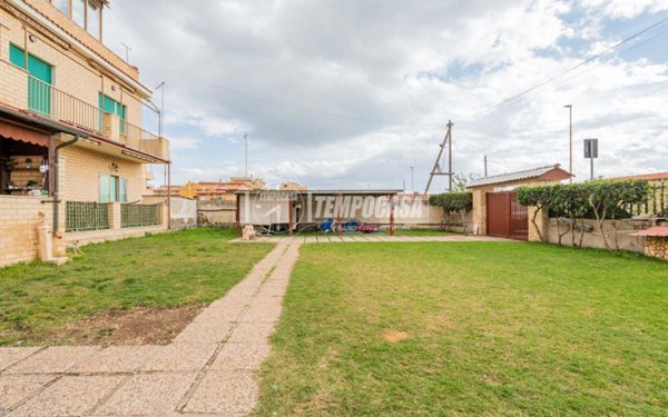 appartamento in vendita a Fiumicino in zona Passo Oscuro