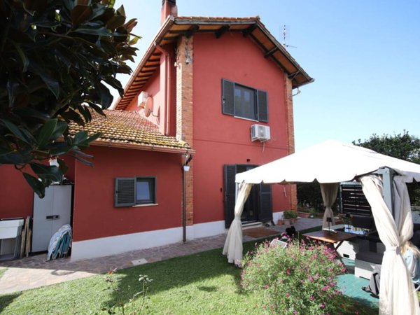 casa indipendente in vendita a Fiumicino in zona Focene