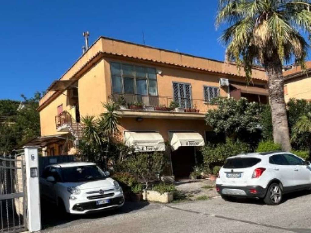 negozio in vendita a Fiumicino in zona Fregene