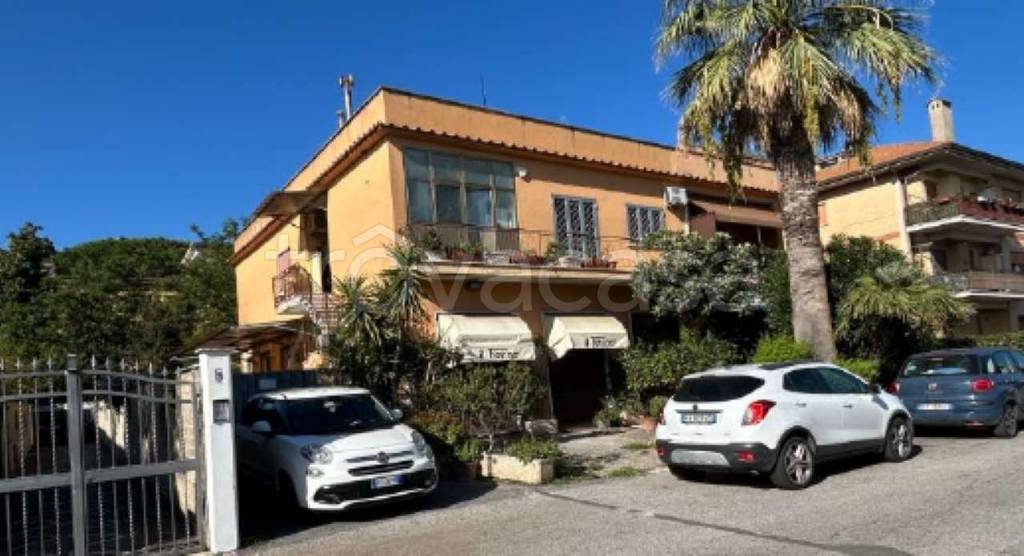 negozio in vendita a Fiumicino in zona Fregene