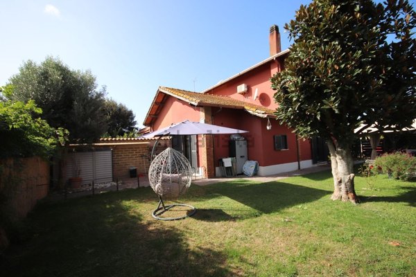 casa indipendente in vendita a Fiumicino in zona Fregene