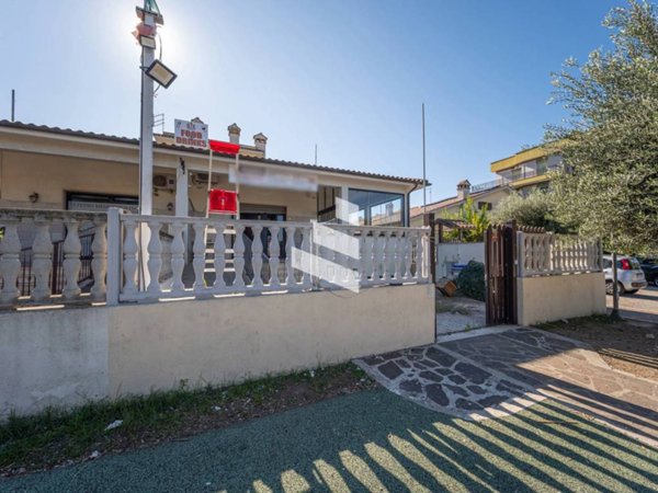 negozio in vendita a Fiumicino in zona Palidoro