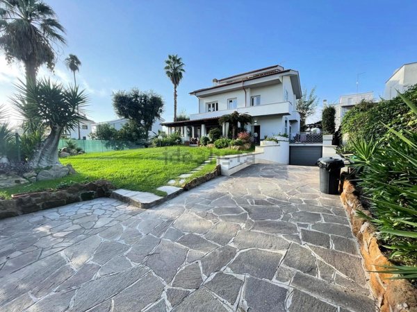 casa indipendente in vendita a Fiumicino in zona Fregene
