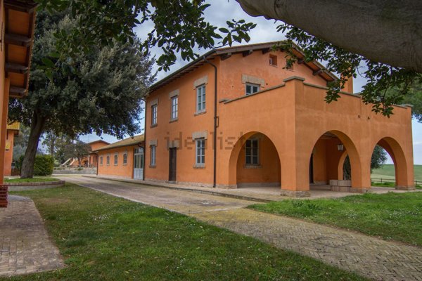 casale in vendita a Fiumicino in zona Torrimpietra