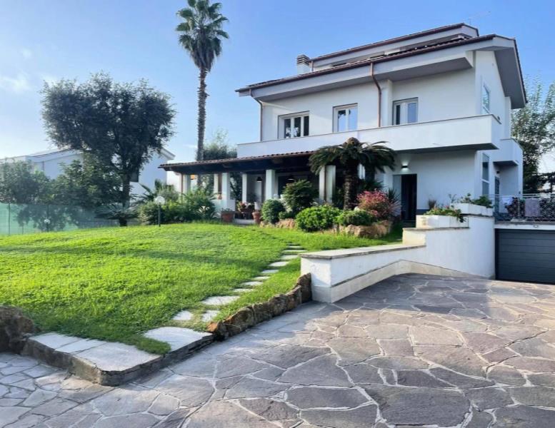 casa indipendente in vendita a Fiumicino in zona Fregene