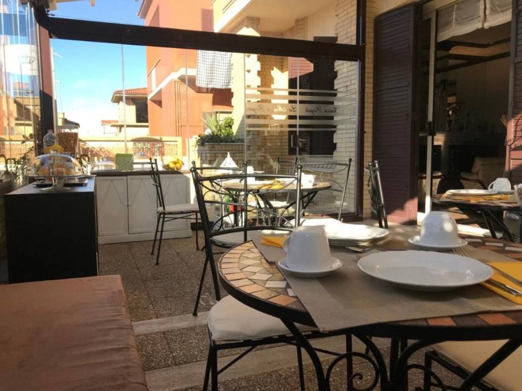 negozio in vendita a Fiumicino in zona Focene