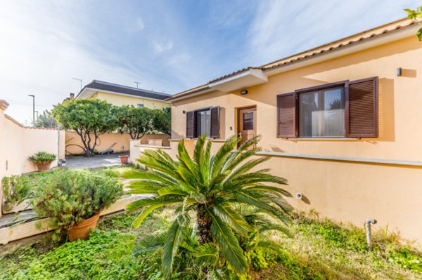 casa indipendente in vendita a Fiumicino