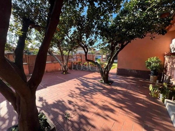 casa indipendente in vendita a Fiumicino in zona Torrimpietra
