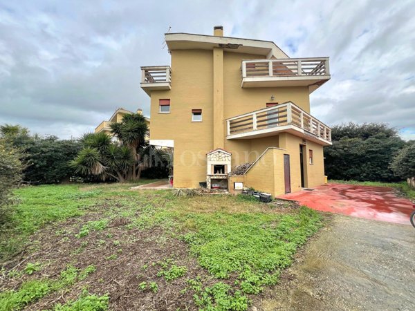 casa indipendente in vendita a Fiumicino in zona Fregene