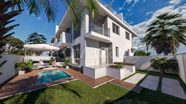 casa indipendente in vendita a Fiumicino