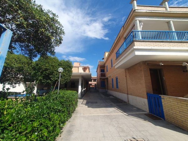 appartamento in vendita a Fiumicino in zona Passo Oscuro