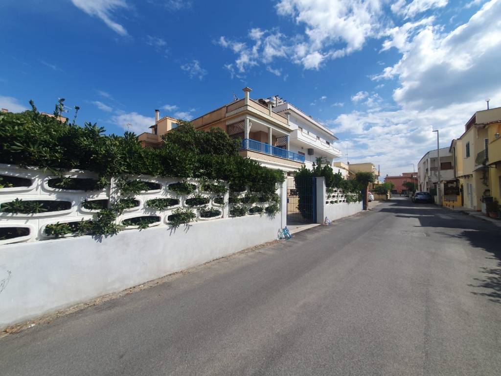 appartamento in vendita a Fiumicino in zona Passo Oscuro