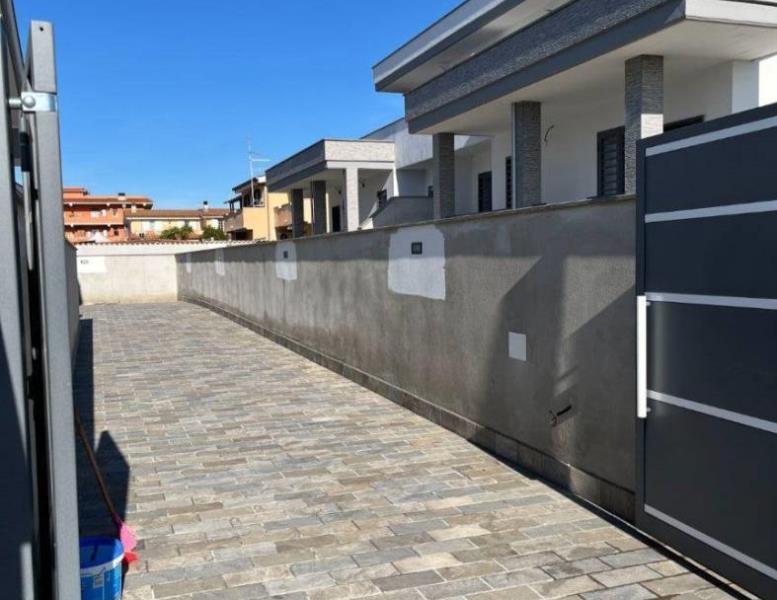 casa indipendente in vendita a Fiumicino in zona Isola Sacra