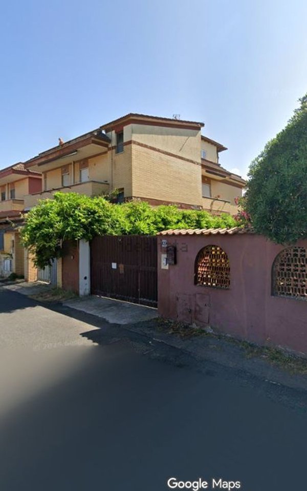 casa indipendente in vendita a Fiumicino in zona Isola Sacra