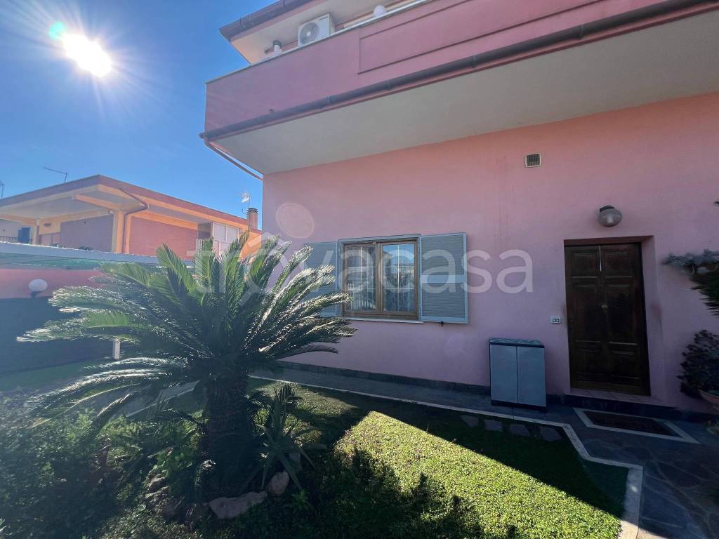 appartamento in vendita a Fiumicino in zona Focene