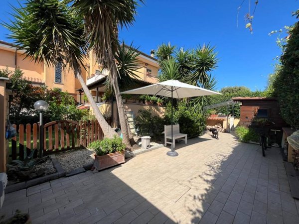 casa indipendente in vendita a Fiumicino in zona Fregene