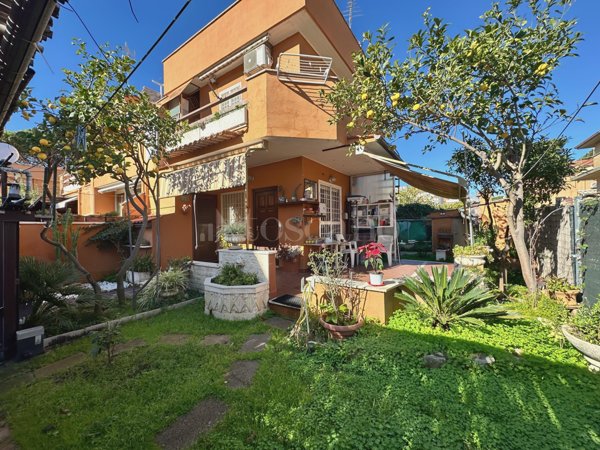 casa indipendente in vendita a Fiumicino in zona Fregene
