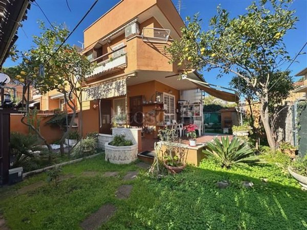 casa indipendente in vendita a Fiumicino in zona Fregene