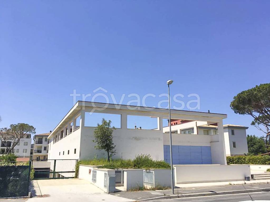 negozio in vendita a Fiumicino in zona Maccarese