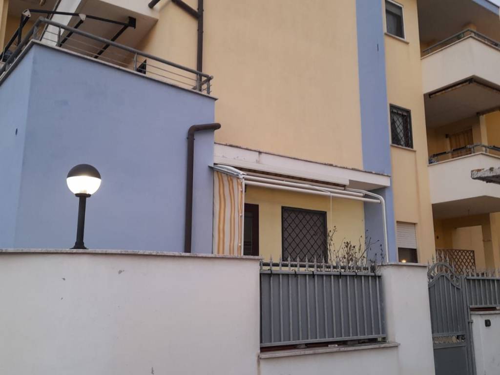 appartamento in vendita a Fiumicino in zona Passo Oscuro