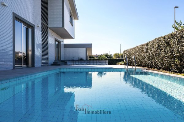 casa indipendente in vendita a Fiumicino in zona Focene